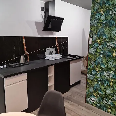 Проживание в семье Eldom-noclegi Rogozinska 29e *