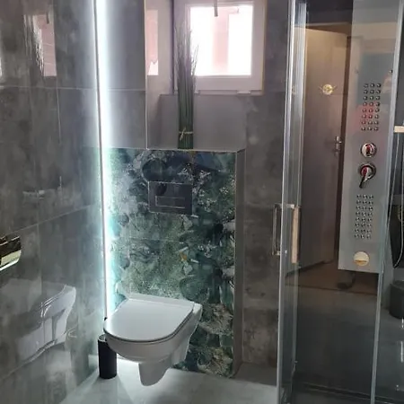 Eldom-noclegi Rogozinska 29e Проживание в семье Вонгровец