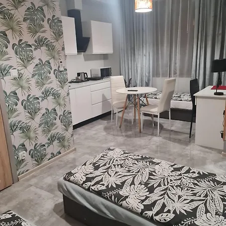 Eldom-noclegi Rogozinska 29e Проживание в семье *